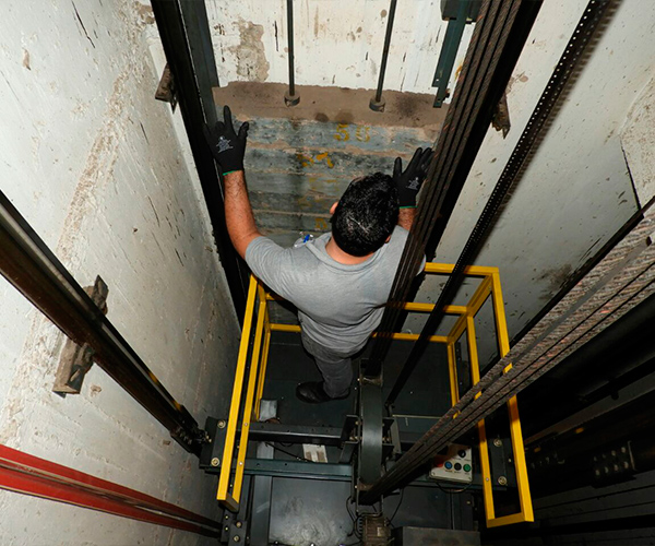 Modernização de elevador em Barra Bonita